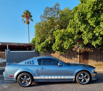 2005 Mustang GT V8 main image