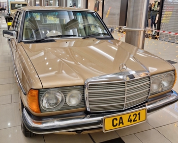 1984 Mercedes W123 main image