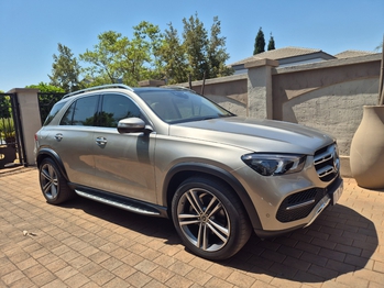 2022 Mercedes-Benz GLE400D main image